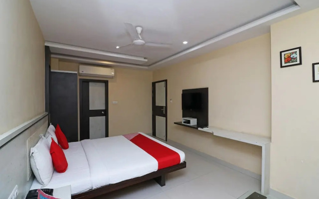 OYO 4906 Hotel Lotus