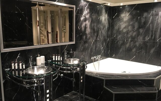 citycentre lake view apartment