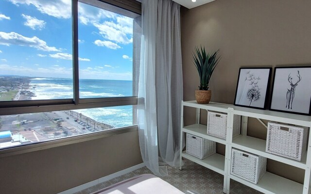 Spacious Sea View Apartment