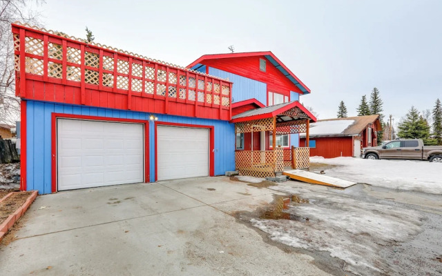 Near Dtwn & Pioneer Park: Fairbanks Home w/ Deck!