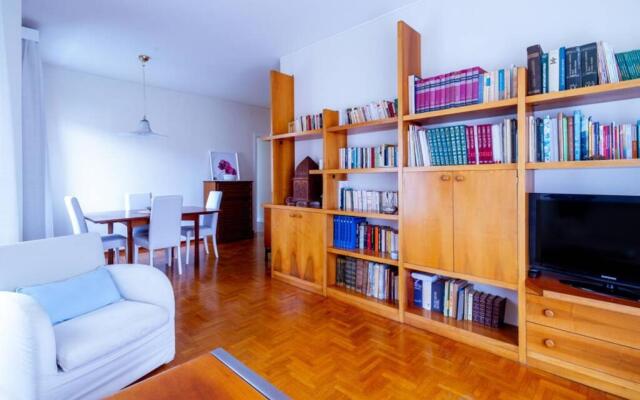 Home la Quiete. Two Bedrooms, 250m From the Beach