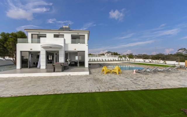 Grego Hilltop Views