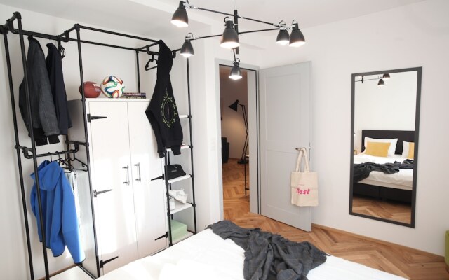 Nest -  Müllerstrasse