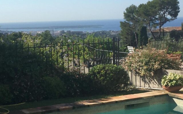 Côte d'Azur View of Cannes Bay