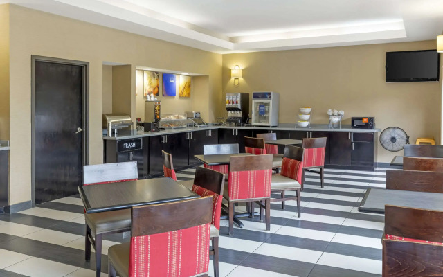 Comfort Suites Inn at Ridgewood Farm