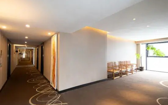 Rezen Select Hotel (Wenshan Dongfeng Road Pedestrian Street)