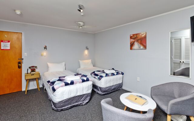 Oakwood Manor Motor Lodge