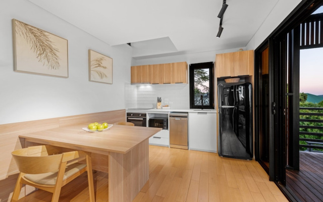 New Farm Apartment With Balcony & City Views – Guest Rooms – Brisbane