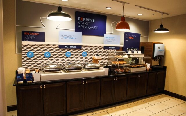 Holiday Inn Express & Suites Cumberland - La Vale by IHG