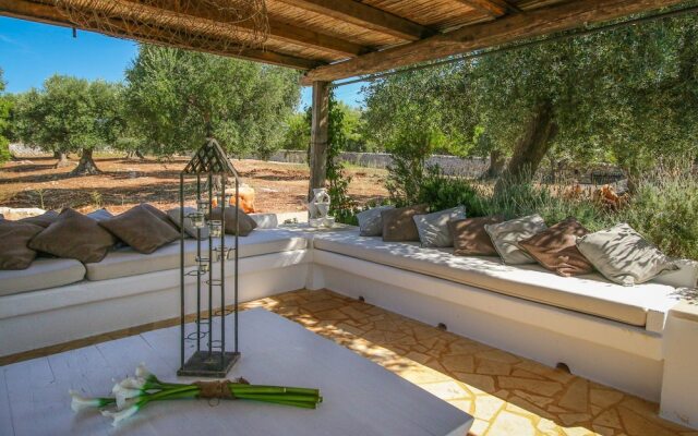 TD Il Vecchio Fienile Outdoor Kitchen with Pool View