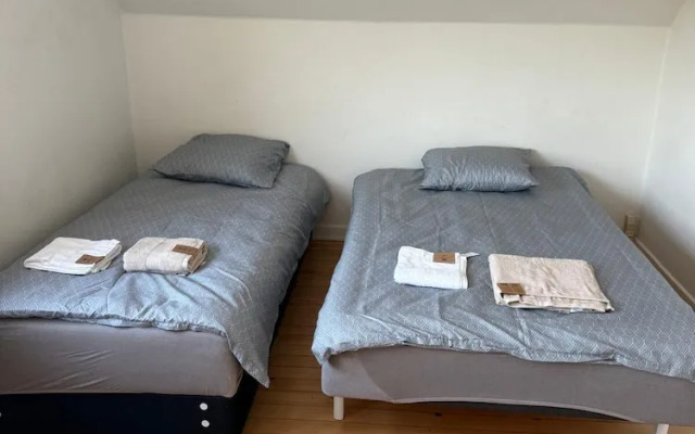 Room in Guest Room - North Beach Inn House