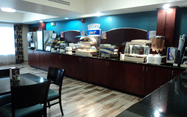 Holiday Inn Express & Suites Roanoke Rapids SE by IHG