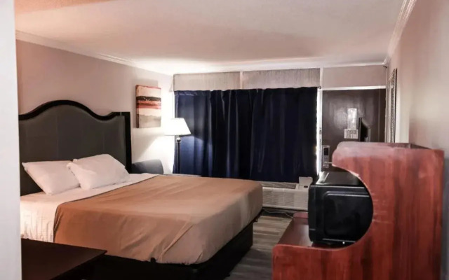 Riverside Inn & Suites by OYO Danville Ceaser Casino