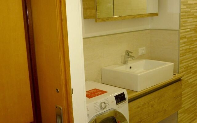 Studio in Meran, with Pool Access And Furnished Balcony - 6 Km From the Slopes