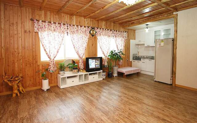 Pocheon Evergreen Pension