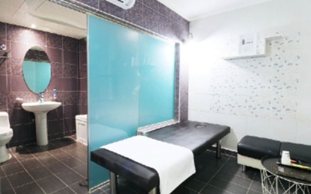 Hotel S