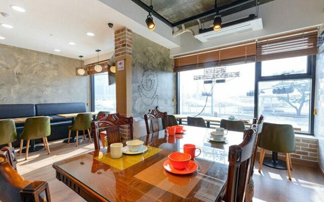 Paulownia Hostel & Guest House