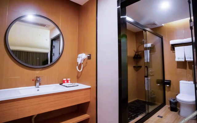 Lili Orange Light Luxury Hotel