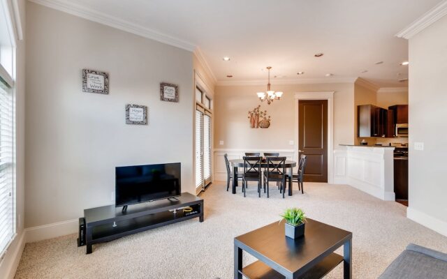Midtown Luxury Suites by 1stHomeRent