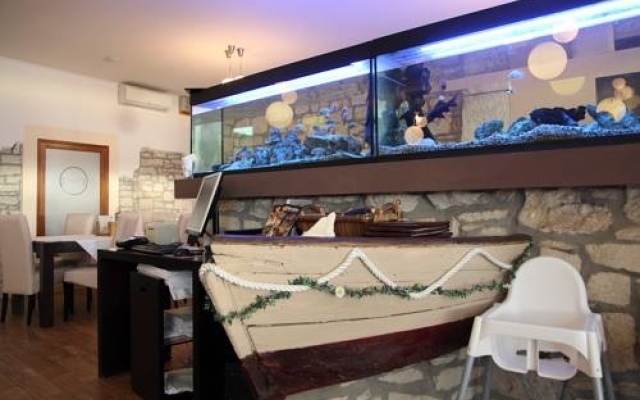 Marina Hotel - Restaurant