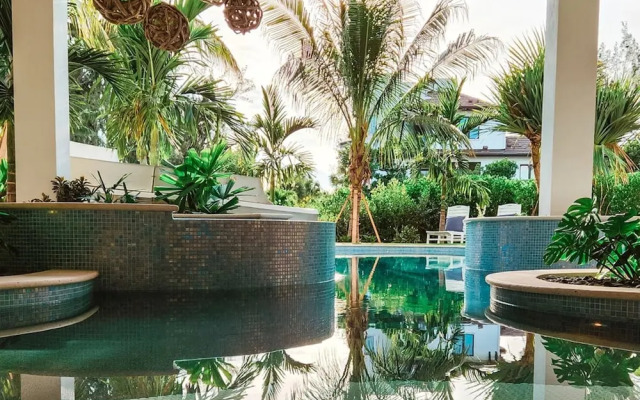 Salty Oak in Siesta Key