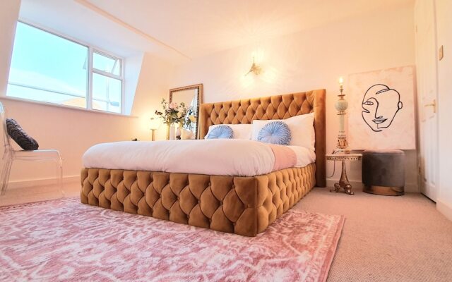 Elegant 5 Bed 4 Bath Vogue House Parisian Style Home