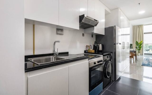 Cozy studio in Damac Hills 1