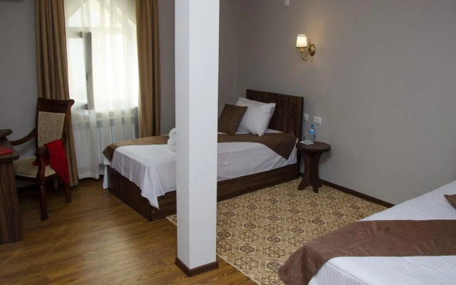 Jipek Joli Inn