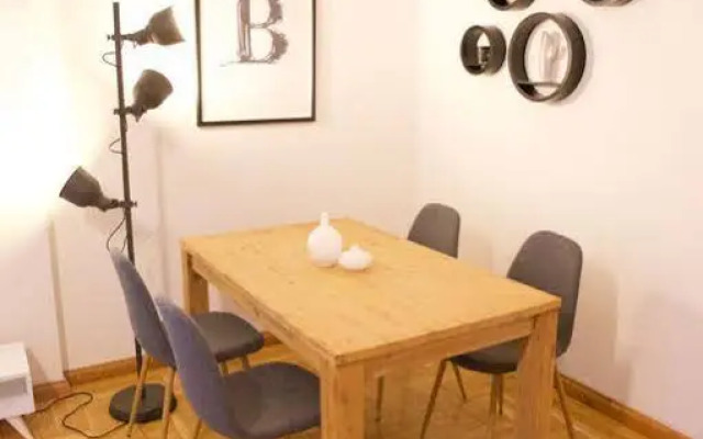 Five Season's Apartment