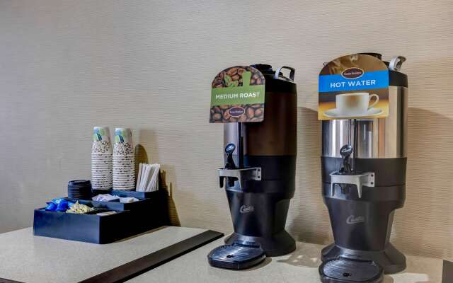 Studio 6 Lenexa, KS - Overland Park