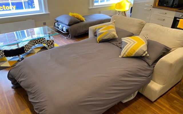 Luxury High Street Apartment