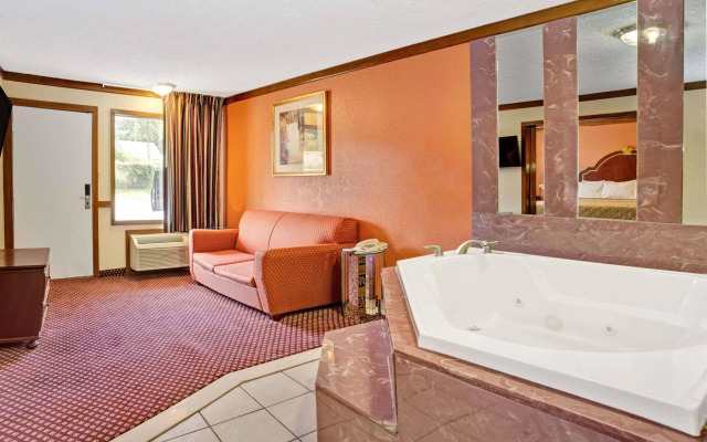 Travelodge By Wyndham Sellersburg