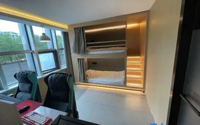 Tiger Shark E-sports Hotel