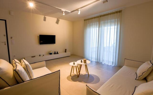 La Mer Bleue Beachfront Boutique Apartments