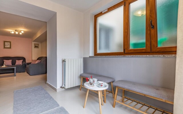 Beautiful Apartment in Liznjan With Wifi and 1 Bedrooms
