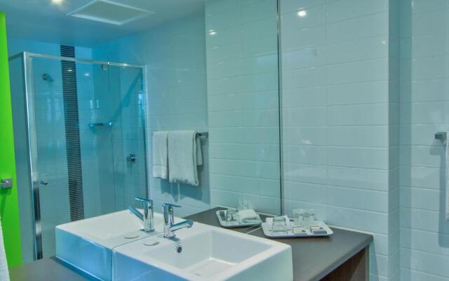 Mackay Oceanside Central Hotel