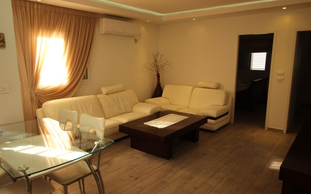 The Seasons Beach Apartment 2