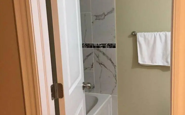 Downtown Comfortable Guest House
