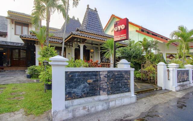 OYO 1650 Griya Joglo Homestay