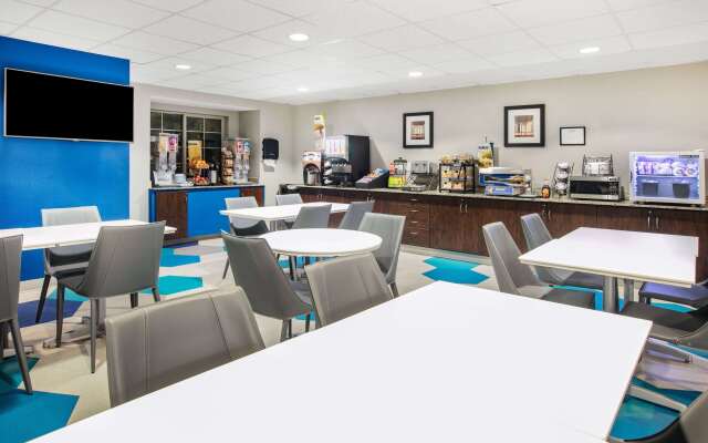 Microtel Inn & Suites by Wyndham Austin Airport