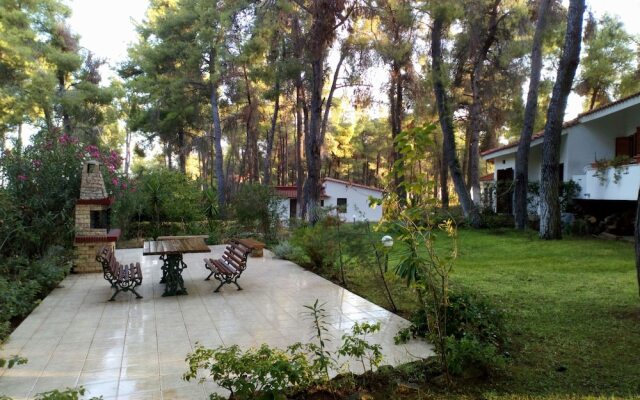 Family Villa in Sani - Sleeps 6 - Parking - Wifi