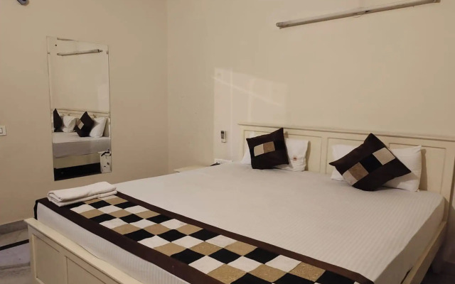 FabHotel Dior Pink City