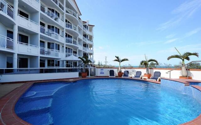2 Bedroom Alex Unit - Ocean, Pool and Park Views