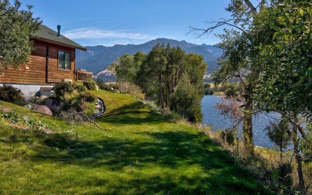 PV - Yellowstone River Retreat