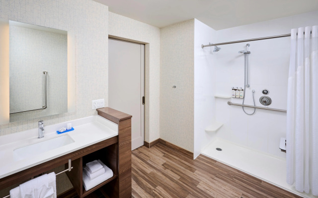 Holiday Inn Express and Suites Brantford by IHG