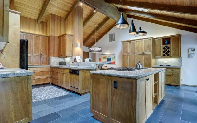 2 Pioneer-AC-Hot Tub-3BR/2BA