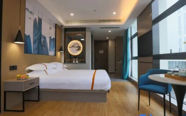 Yiju Life Hotel (Ningbo Dongbu Xincheng International Convention Center)