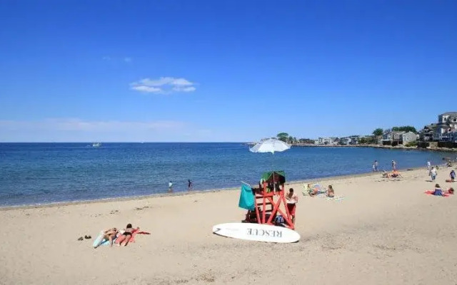 Eagle House Beachside Motel