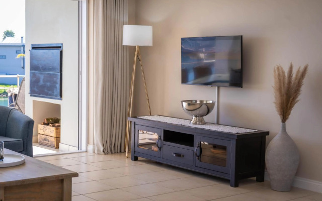 Leisure Apartment with Beautiful Water Views