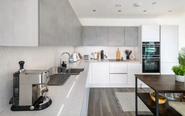 Stylish London Flat - Private Terrace - City View